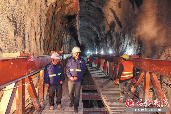 全长超过10公里的连云山隧道是蒙华铁路浏阳段的一个重要节点，预计明年2月全面打通。长沙晚报通讯员 张迪 摄