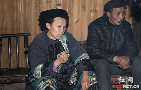 “高兴我就要唱歌”，这位唱苗歌的老太太叫龙元满，今年64岁了，从未出过乡镇。说不好汉话的她却能清晰说出“精准扶贫”这个词。