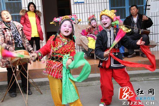 张家界元宵未到花灯戏味十足