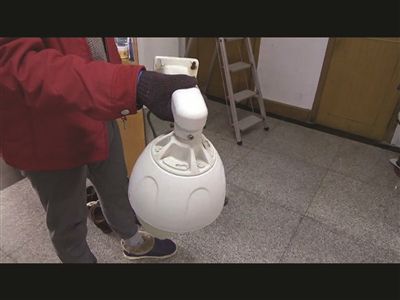 屋内外5摄像头6监控屏 南京男子过度防盗遭邻居报警