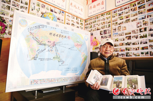 八旬老人易久藩梦想周游世界，如今他的足迹遍布五大洲。 长沙晚报通讯员 盛磊 摄