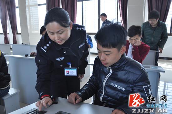 张家界市首家县级汽车类科目一考场在慈利县启用