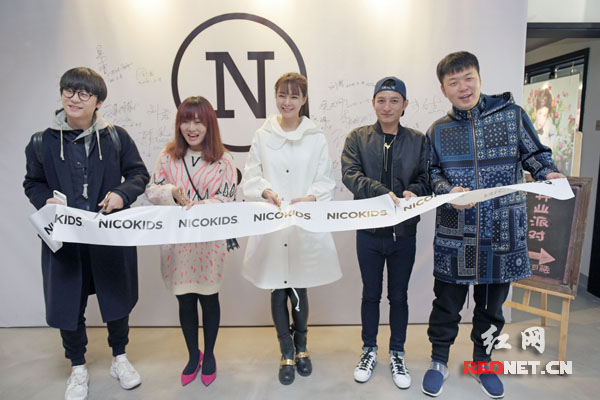 2月18上午，尼可儿童摄影长沙分店正式开张。著名电视节目主持人李维嘉、杜海涛、沈梦辰出席。