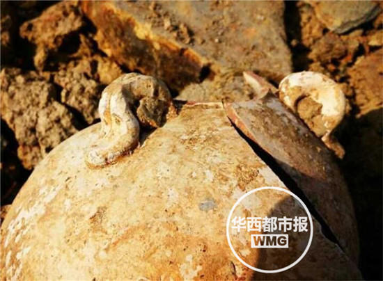 四川农田里现多处盗洞 直逼汉晋古城遗址