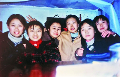 1996年,大学宿舍中的6人集体合影