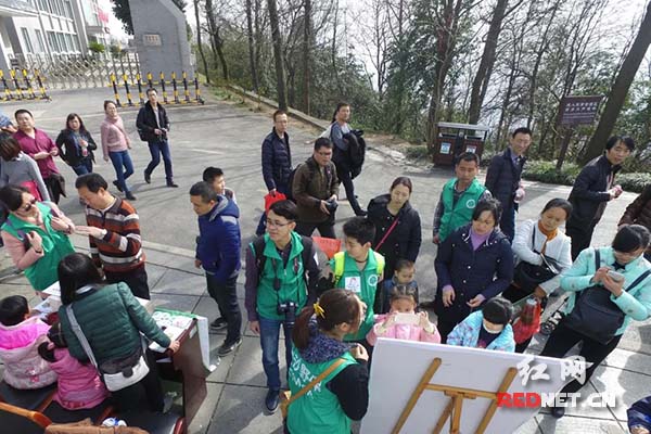 2月20日“世界穿山甲日”当天，IUCN世界自然保护联盟、长沙市野生动植物保护协会联合发起“寻找最后的穿山甲”岳麓山公益徒步活动。