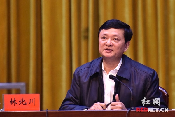 林北川讲述自己三年多来当县委书记的经历。