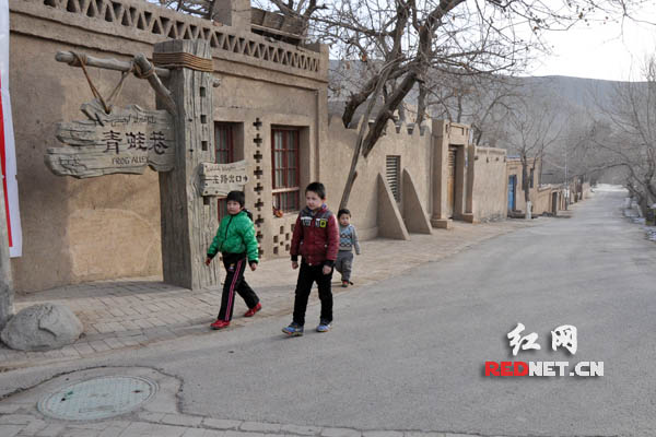 青蛙巷，陈书国一手策划和打造的吐鲁番民俗文化街，并成功推出了“青蛙王子”。