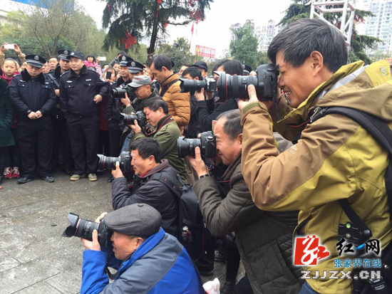 【闹元宵】张家界：各路高手云集 长枪短炮“闹元宵”