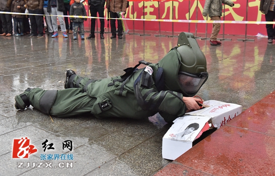 【警视窗】厉兵秣马 张家界举行元宵安保应急处突合成实战演练