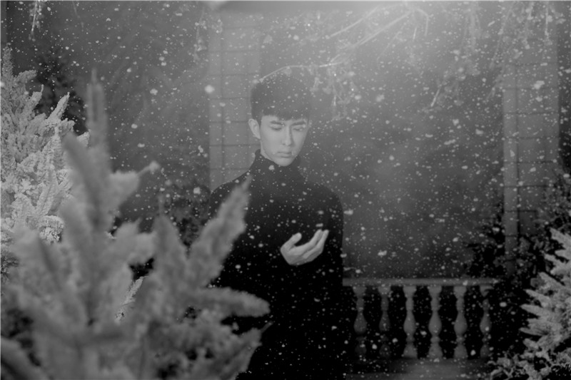于朦胧《凝视》MV