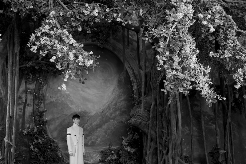 于朦胧《凝视》MV