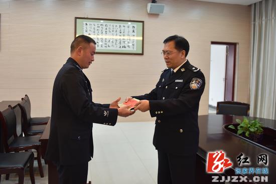 惠警暖心 张家界市公安局向困难民警发放救助金