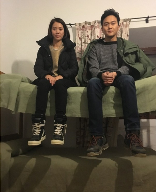 两人压弯了床
