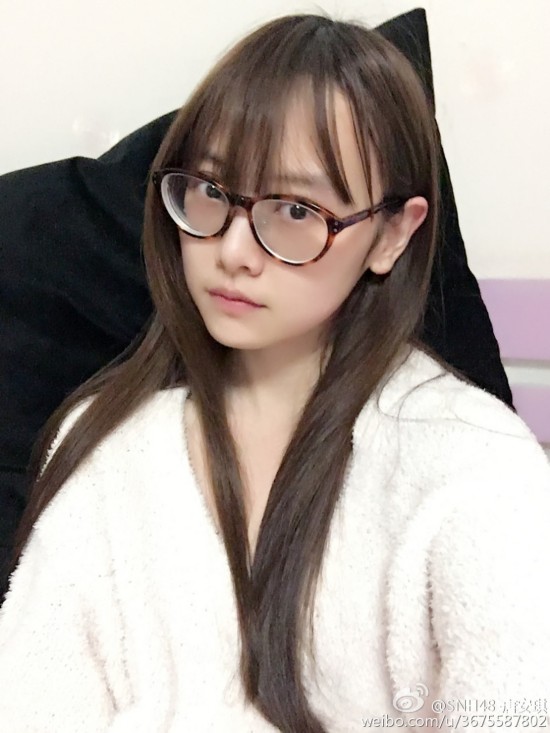 组图：SNH48唐安琪严重烧伤 私照甜美清纯