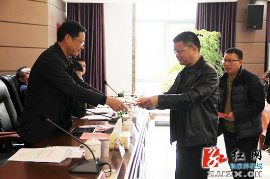 张家界大峡谷玻璃桥开业营运筹备工作启动  5月起试营业