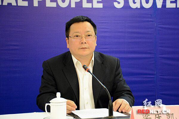 国开行湖南省分行行长梁庆凯发布新闻。