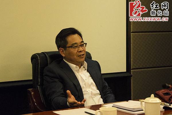 胡忠威参加政协分组讨论 寄语委员谋良策增共