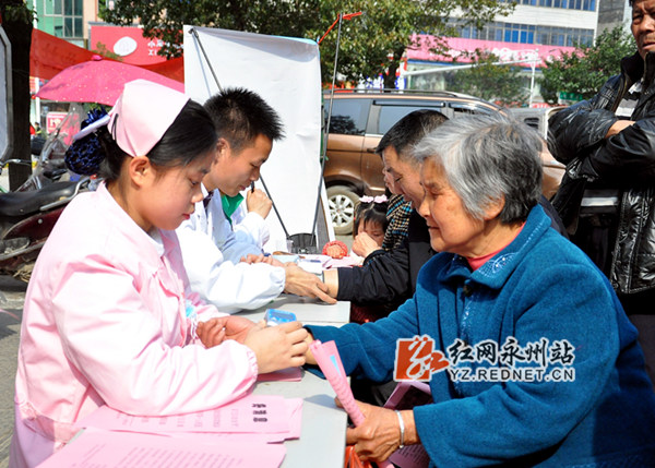 为市民免费测量血压