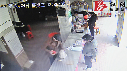 岳塘公安52小时破获手机盗窃案
