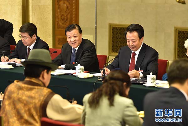 3月5日，中共中央政治局常委、中央书记处书记刘云山参加十二届全国人大四次会议内蒙古代表团的审议。 新华社记者高洁摄