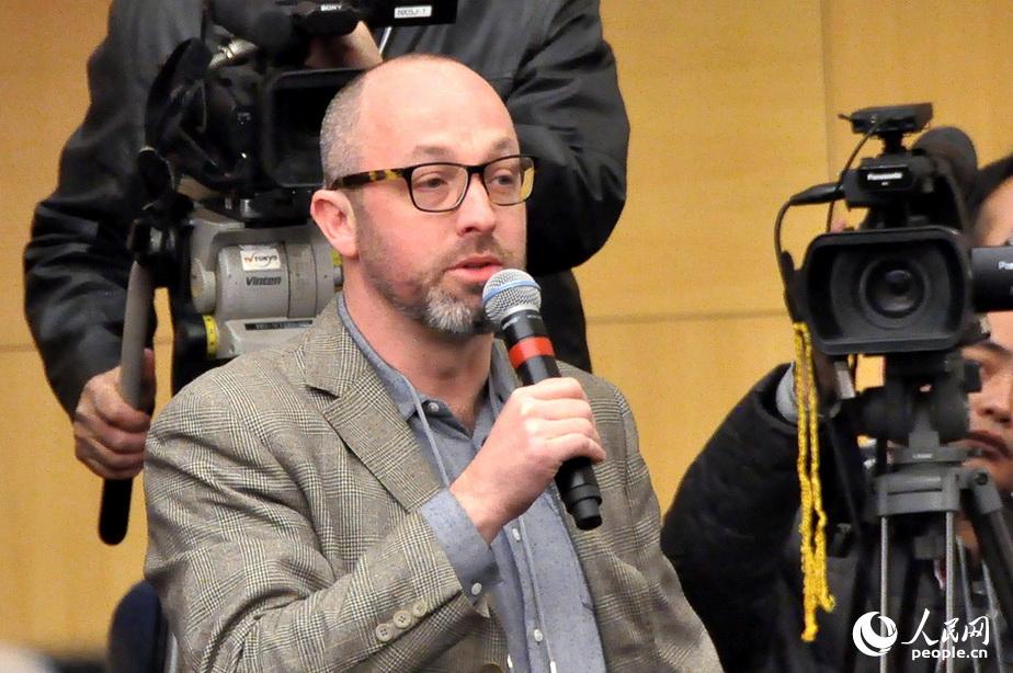 路透社记者提问。人民网记者 郝勇 摄