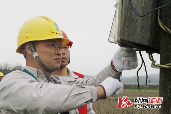 工作人员免费安装抽水表计
