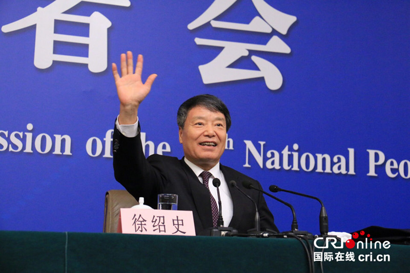 3月6日，国家发展和改革委员会主任徐绍史就“经济社会发展情况和‘十三五’规划《纲要》”的相关问题回答记者提问。摄影：杨磊