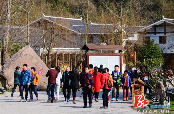 张家界核心景区武陵源韩国游客持续升温 同比增四成