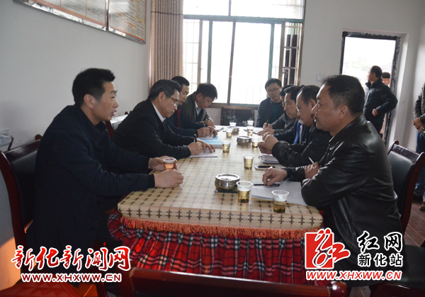 新化县委书记胡忠威到桑梓镇调研精准扶贫工作