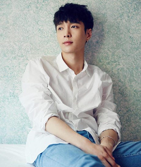 高清：禁欲撩！张艺兴“床照”上演清晨诱惑