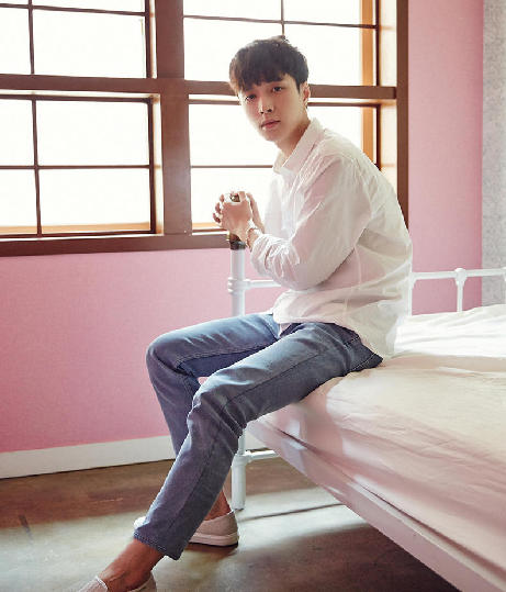 高清：禁欲撩！张艺兴“床照”上演清晨诱惑