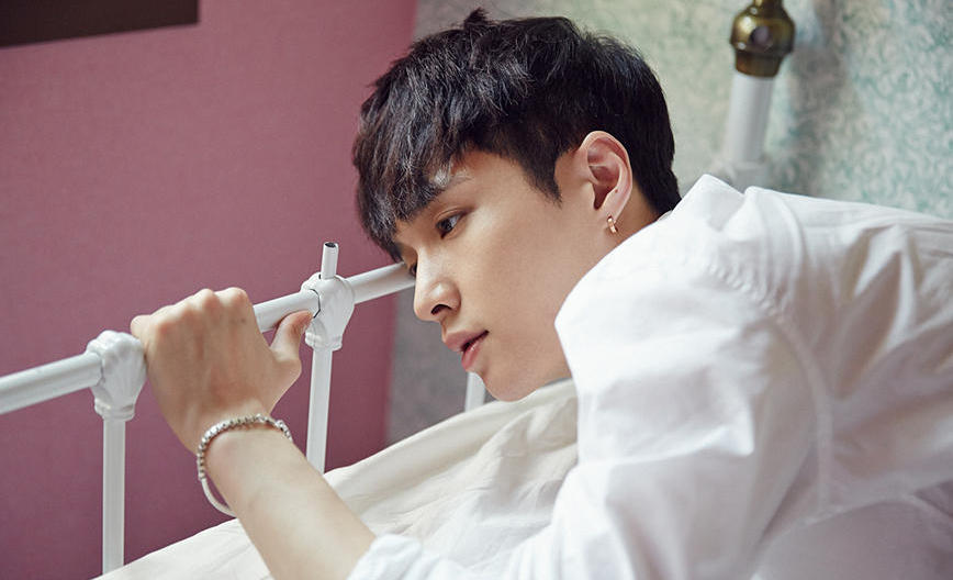 高清：禁欲撩！张艺兴“床照”上演清晨诱惑