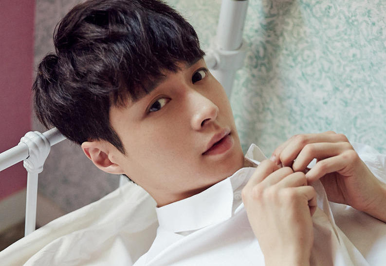 高清：禁欲撩！张艺兴“床照”上演清晨诱惑