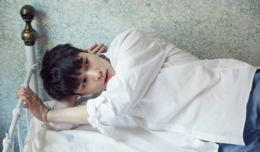 高清：禁欲撩！张艺兴“床照”上演清晨诱惑