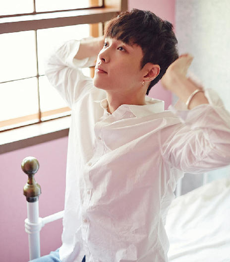 高清：禁欲撩！张艺兴“床照”上演清晨诱惑