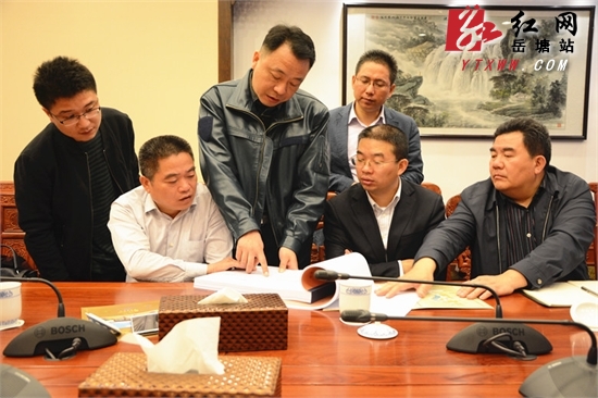 王永红调度盘龙大观园交通拥堵问题 解决停车难、进出难