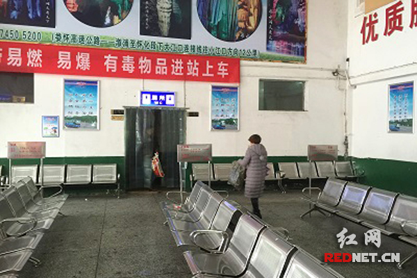 溆浦县汽车站洗手间外整改后。