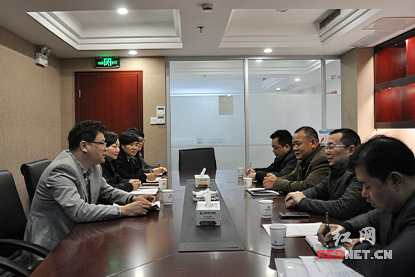 怀化市鹤城区国税局走访组在华融湘江银行怀化分行走访。