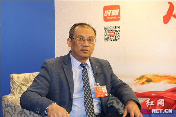 3月11日晚，全国政协委员、湖南省环保厅副厅长潘碧灵作客红网全国两会访谈室。