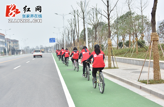 红网时刻新闻记者骑行穿越澧水南岸 感受城市新貌