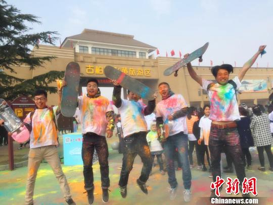 郑州黄河古渡口岸万人缤纷彩跑玩嗨8公里（图）