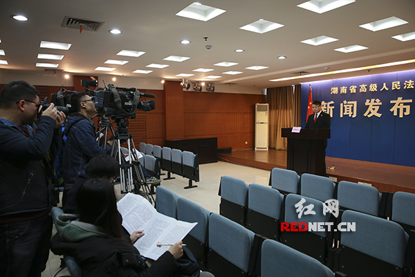 　　3月14日，湖南省高级人民法院召开新闻发布会，发布湖南法院加强消费者权益司法保护工作情况及典型案例。