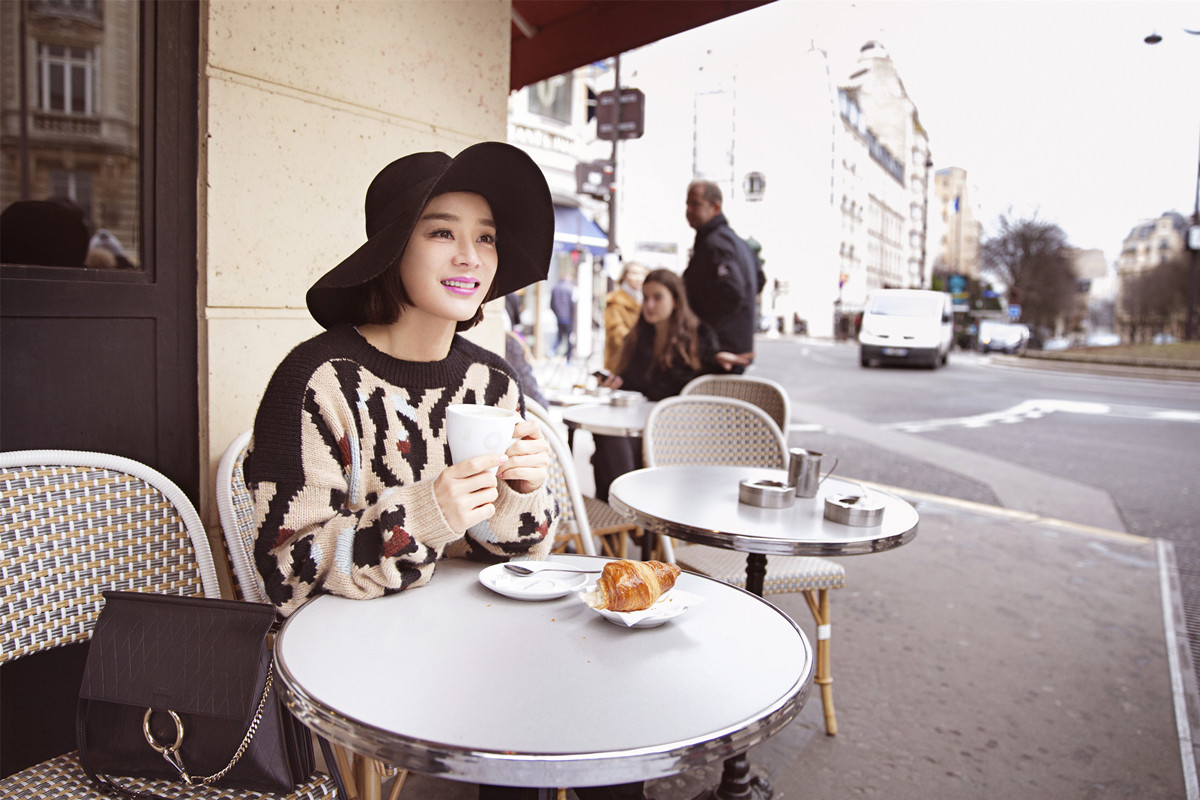 袁姗姗悠闲自得