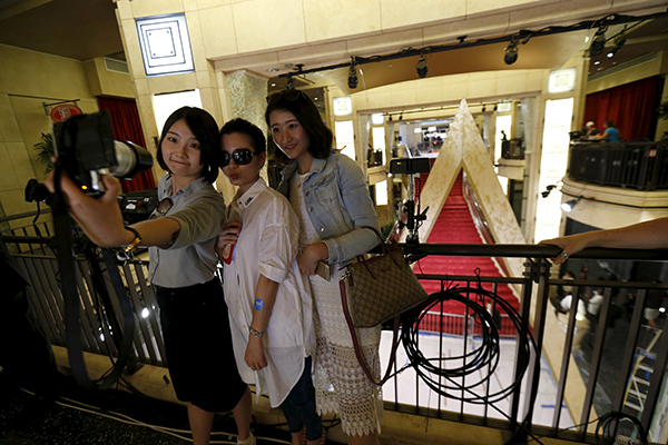 Overseas travel fever spreads to smaller cities