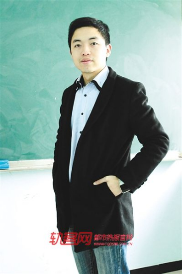 地铁车厢里女子突发癫痫男子施救后悄然离开（图）