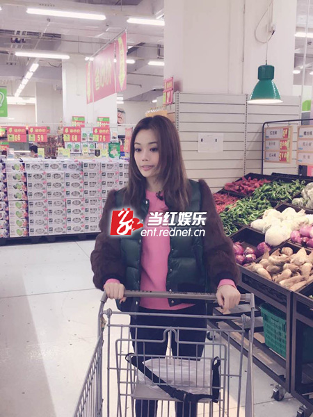 容祖儿长沙逛超市
