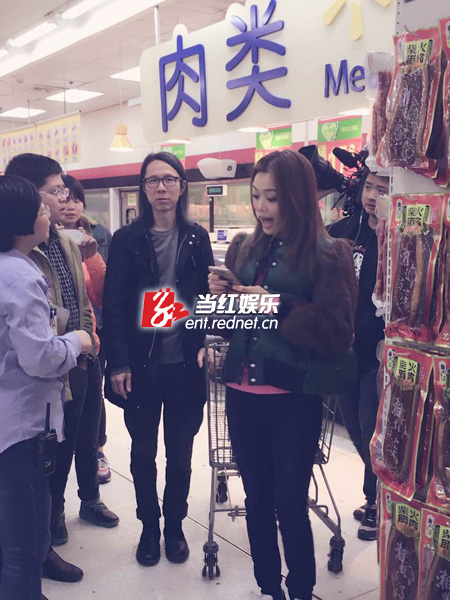 容祖儿长沙逛超市