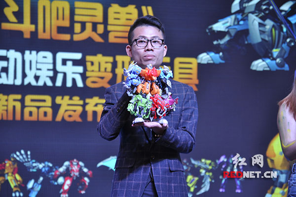 主办方现场展示动画角色实体玩具。