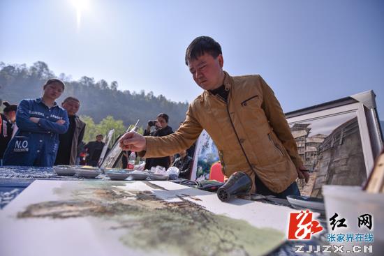 黄龙古寨“非遗”展演项目现场汇报 助力张家界文化旅游